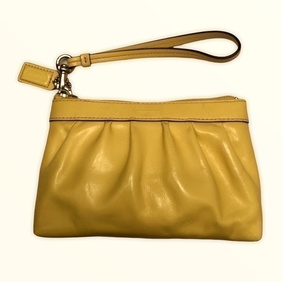 Coach yellow patent leather wristlet - Picture 1 of 11